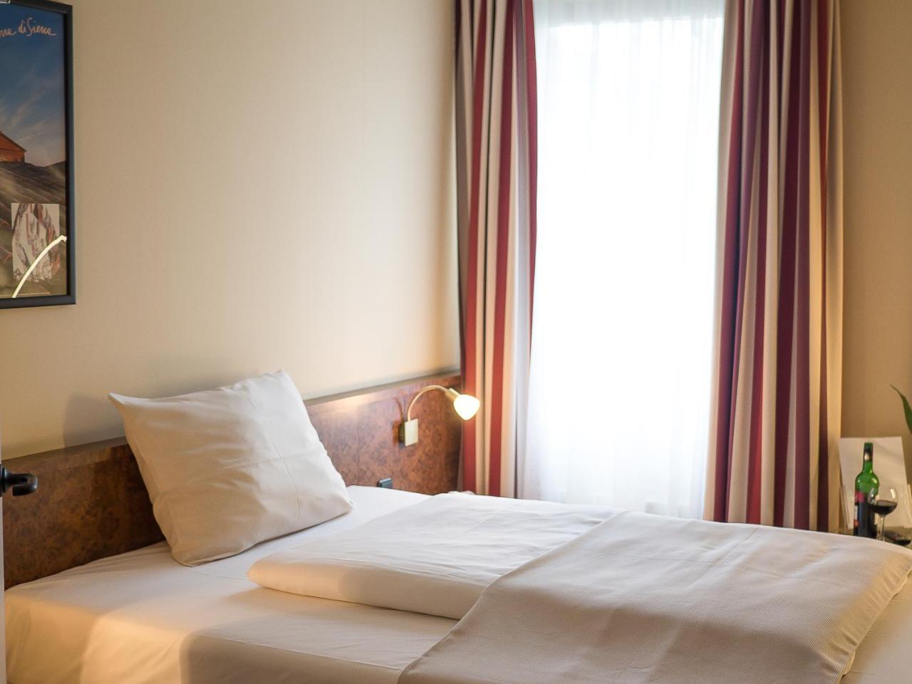 Hotel Primula Troisdorf Exterior photo